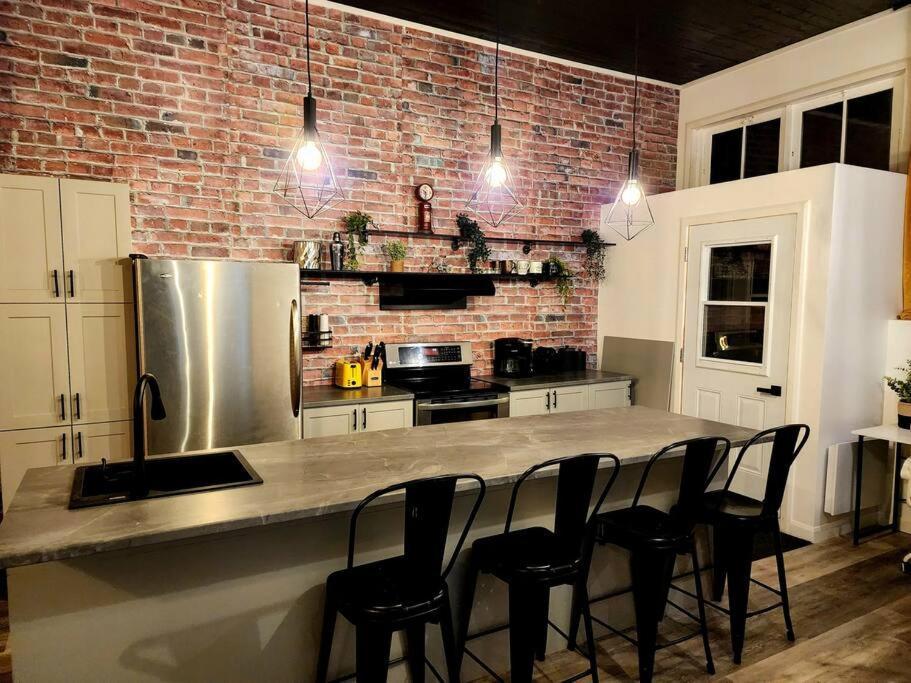 Loft Style Industriel-Centre-Ville+Parking Gratuit مدينة كويبيك الغرفة الصورة