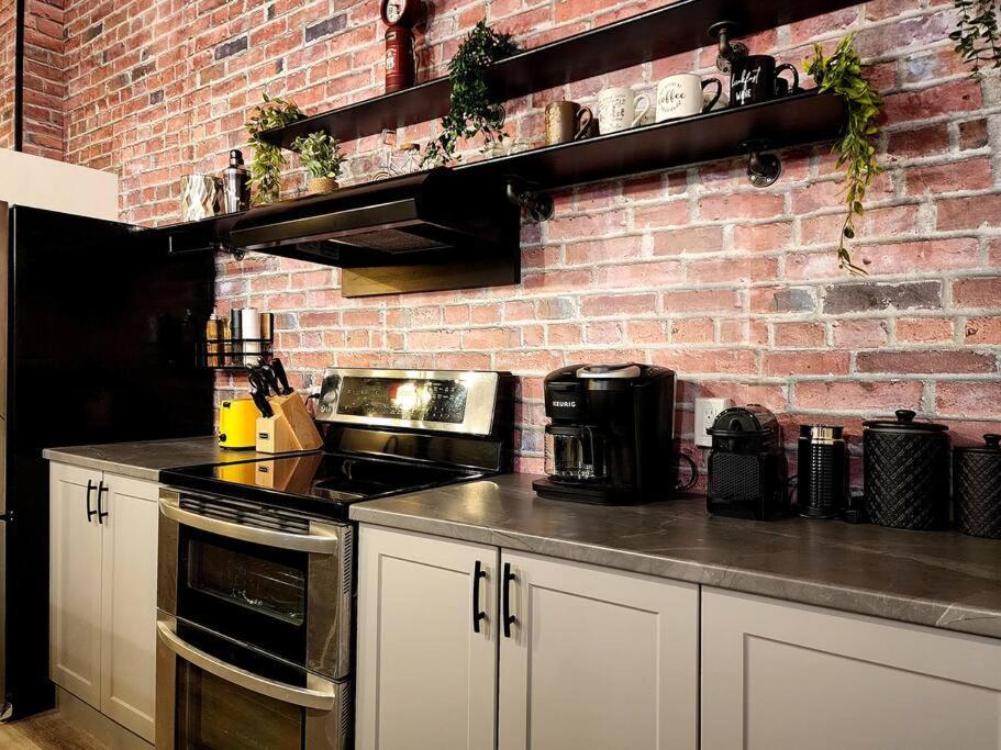 Loft Style Industriel-Centre-Ville+Parking Gratuit مدينة كويبيك الغرفة الصورة