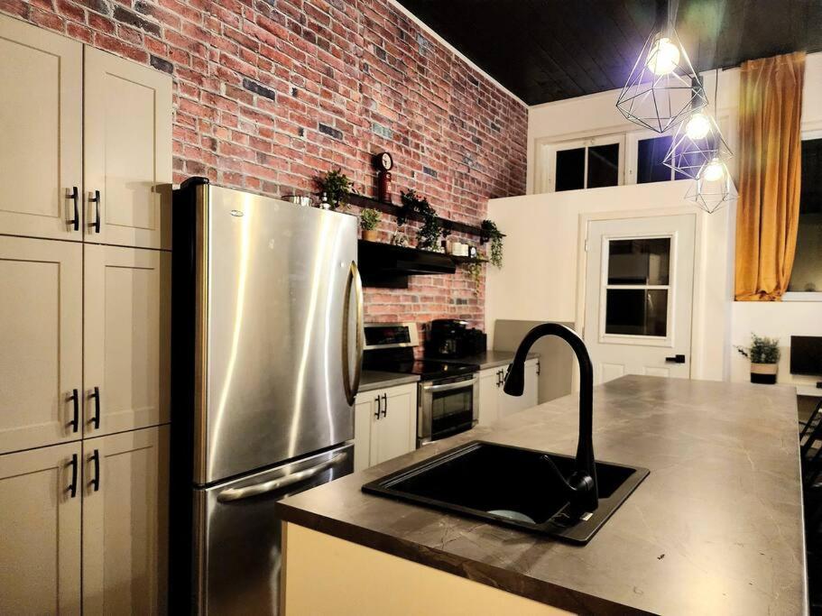 Loft Style Industriel-Centre-Ville+Parking Gratuit مدينة كويبيك الغرفة الصورة